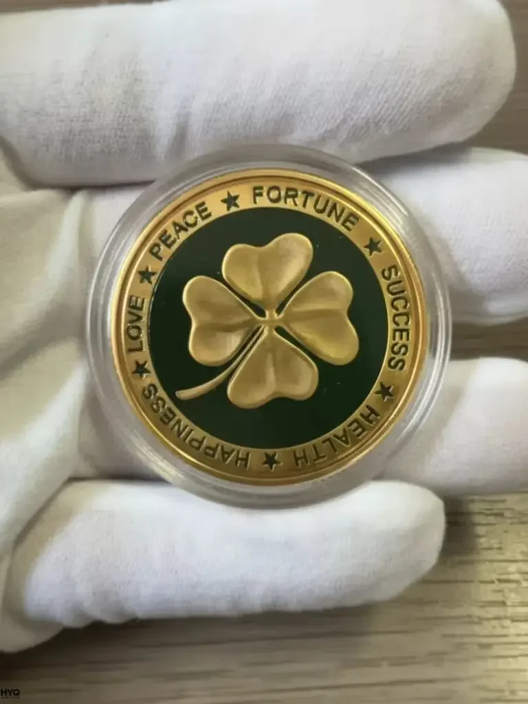 Four-leaf clover good-luck token — decorative 4 cm coin