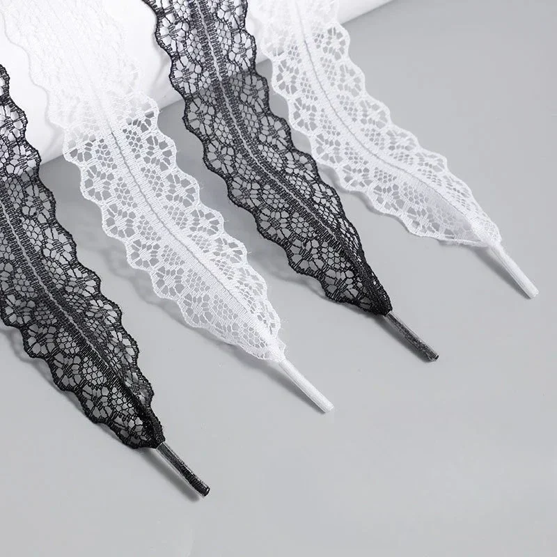 Flat lace shoelaces, 2.9 cm wide, one pair, 100 to 140 cm — representative supplier photograph