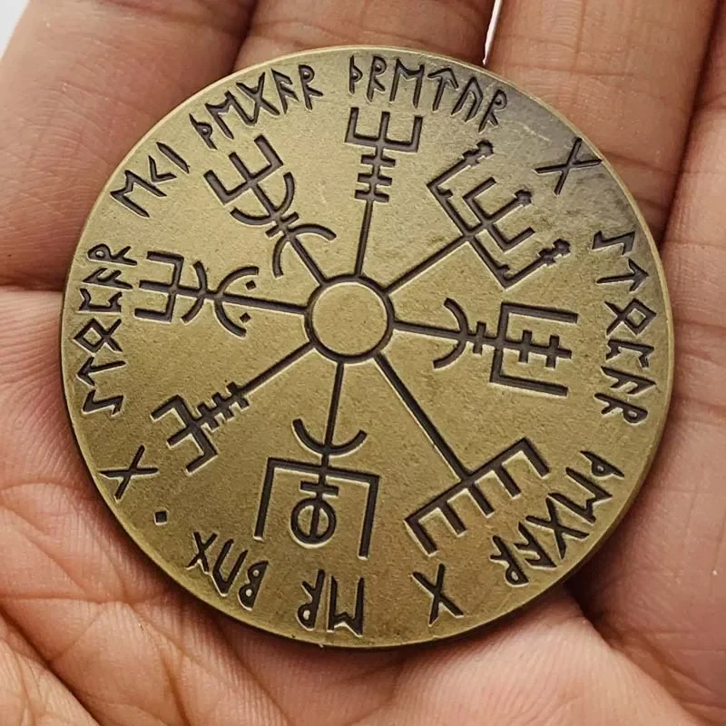 Vegvísir Viking compass token — decorative 4 cm keepsake coin