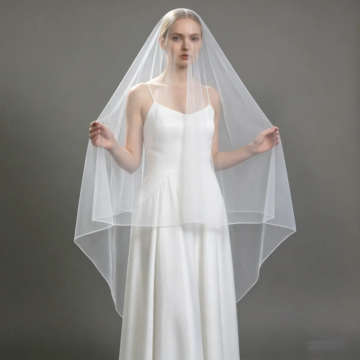 Plain single-layer cathedral bridal veil, 3 m soft tulle — representative supplier photograph