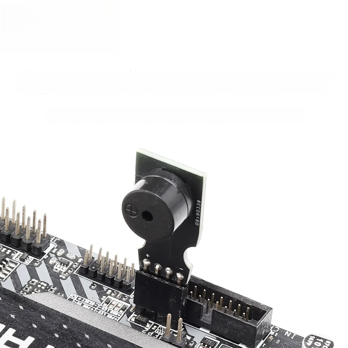 4-pin motherboard diagnostic beep speaker for desktop PCs — representative supplier photograph