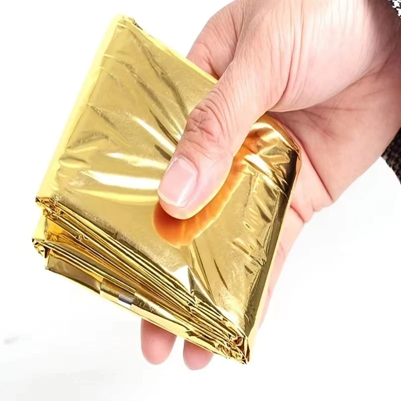 Emergency foil blanket, 160 x 210 cm, compact reflective sheet — representative supplier photograph
